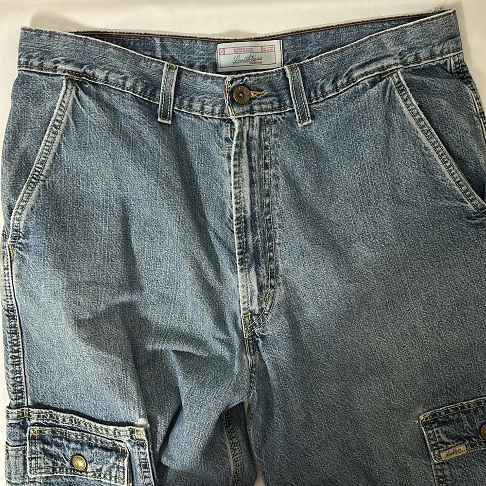 Levi's Blue Relaxed Fit Jeans Men’s Size 34 Cargo Shorts Blue Denim Shorts